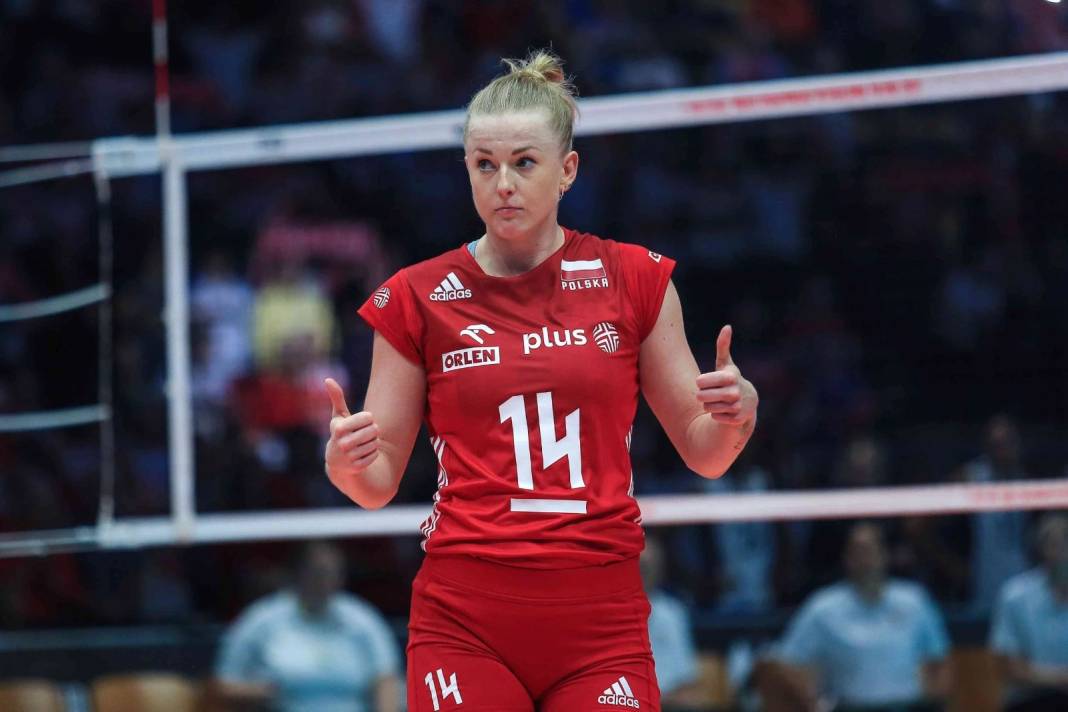 Milli voleybolcu bir dünya yıldızı. Buraya da girdi 7